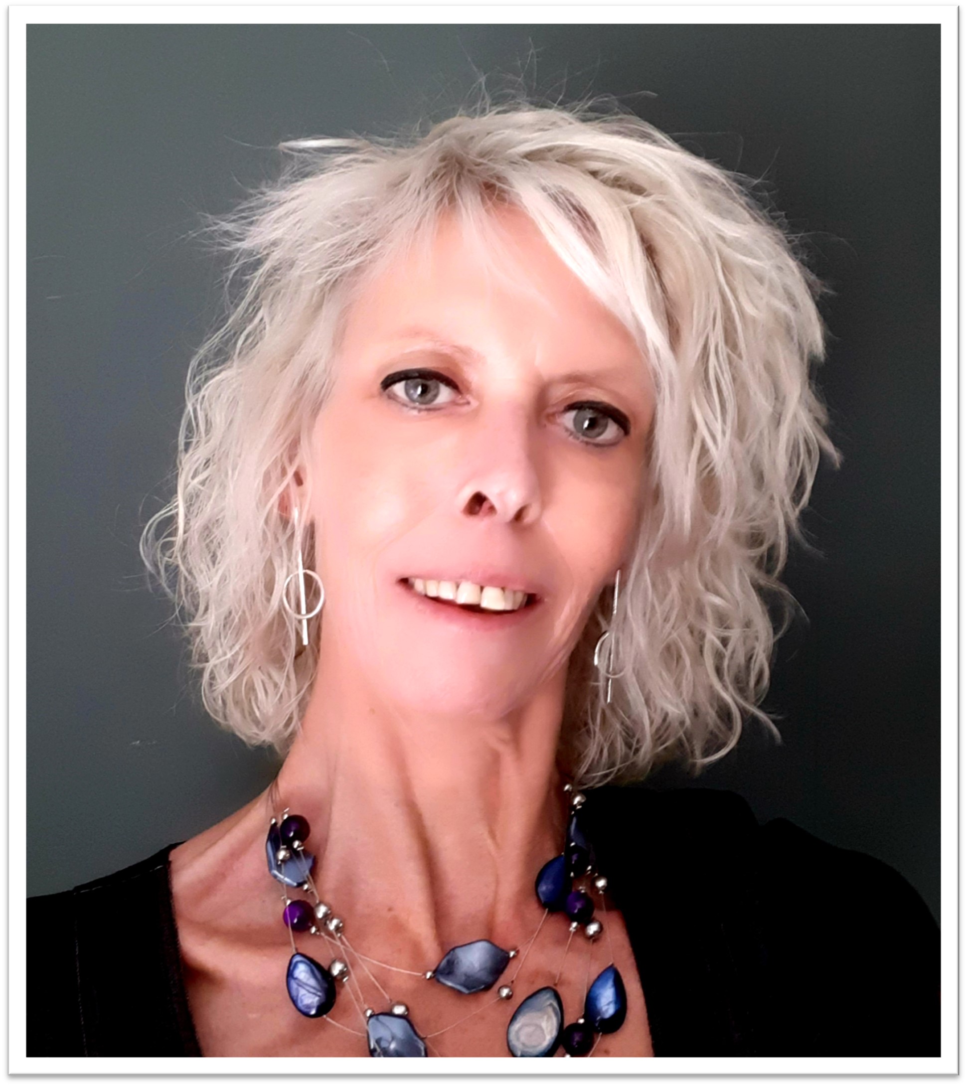 ARTeljé Esther Hoskens logo