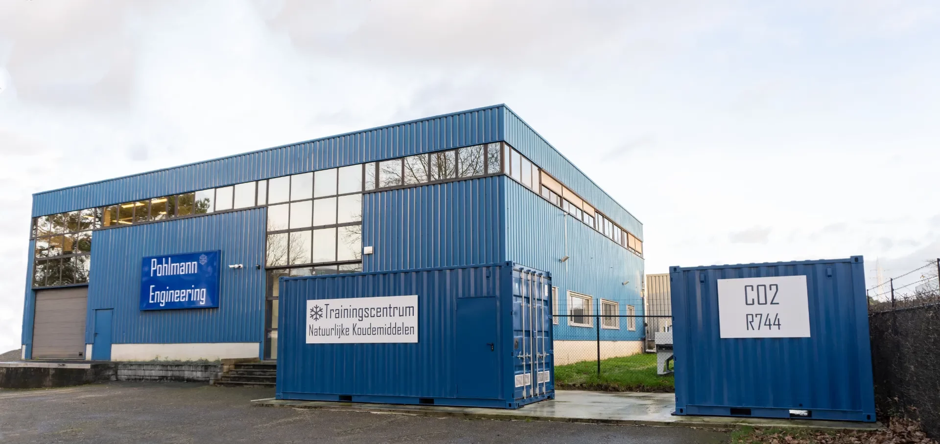 POHLMANN ENGINEERING logo