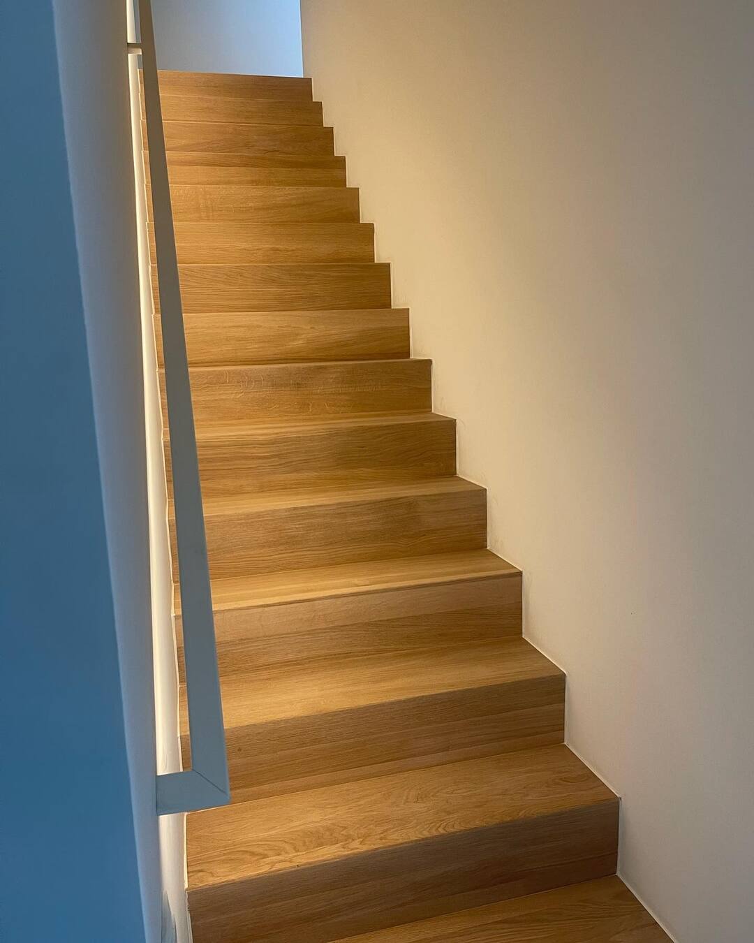 Peeters, Lauren logo